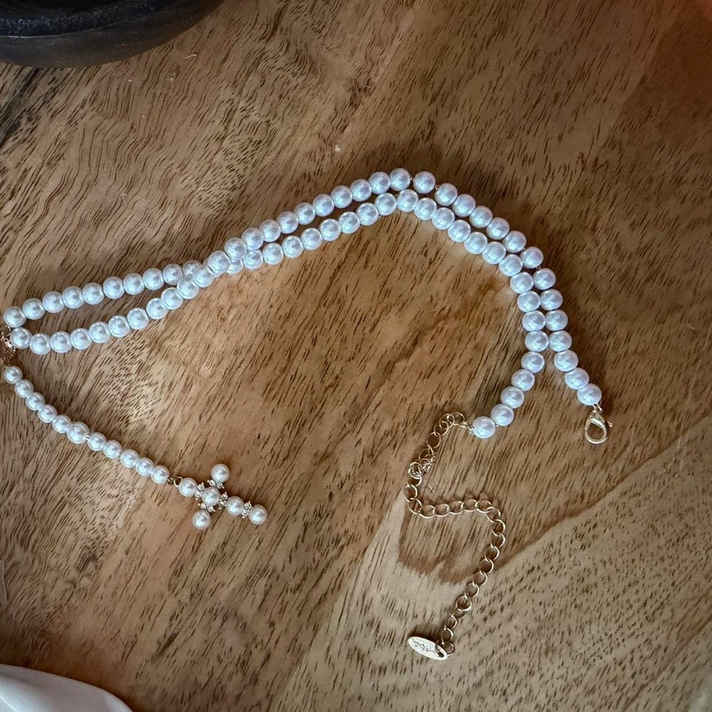 Elegant Pearl and Gold Necklace